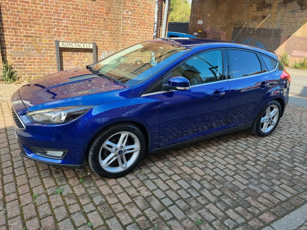 Ford Focus Hatchback 2015 Blue #3