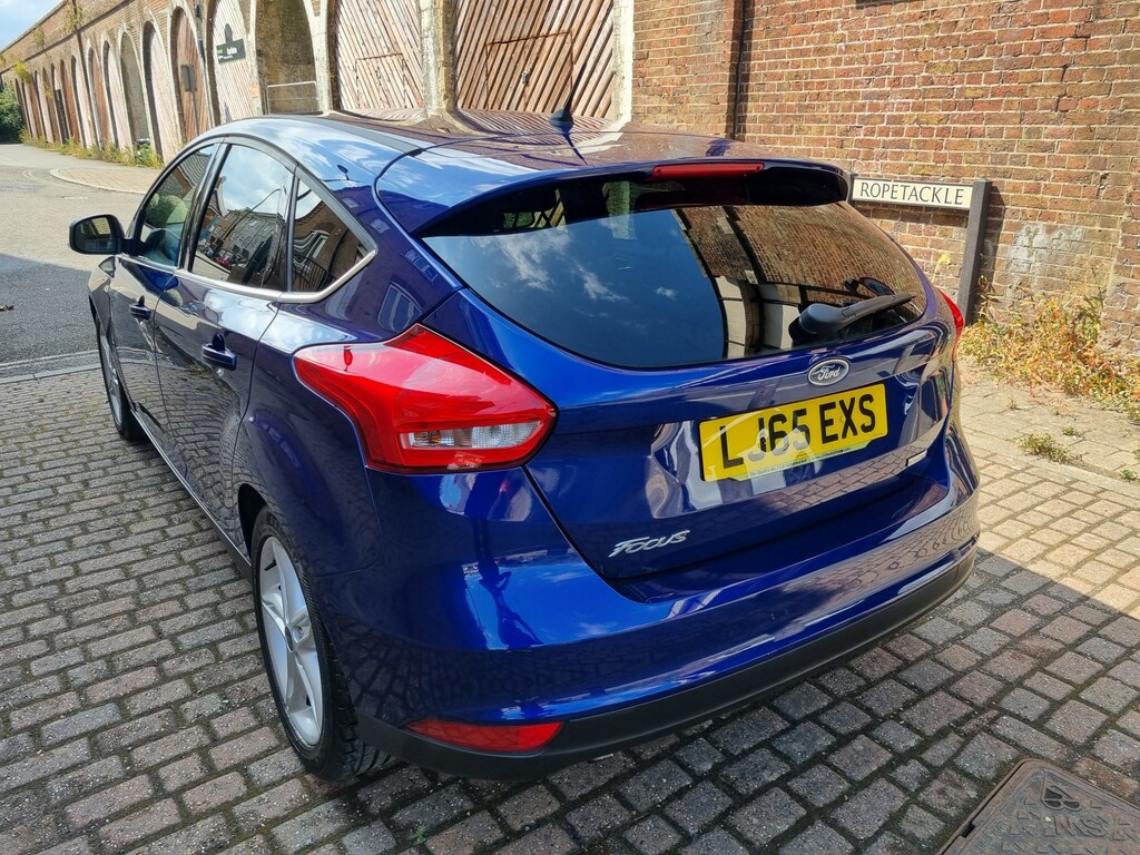 Ford Focus Hatchback 2015 Blue #4