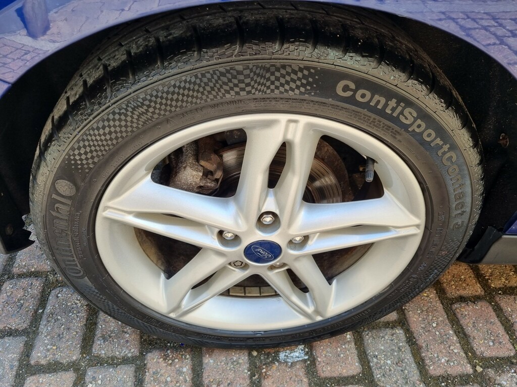 Ford Focus Hatchback 2015 Blue #5