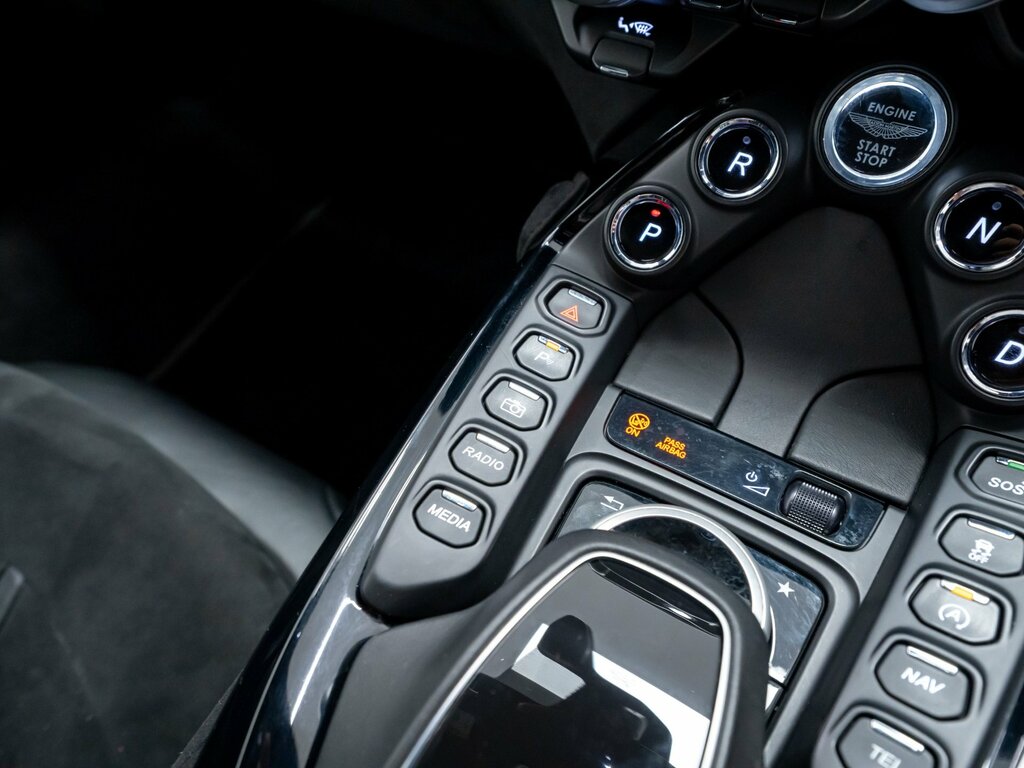 Aston Martin Vantage 4.0 V8 Euro 6 2-Door Silver #34