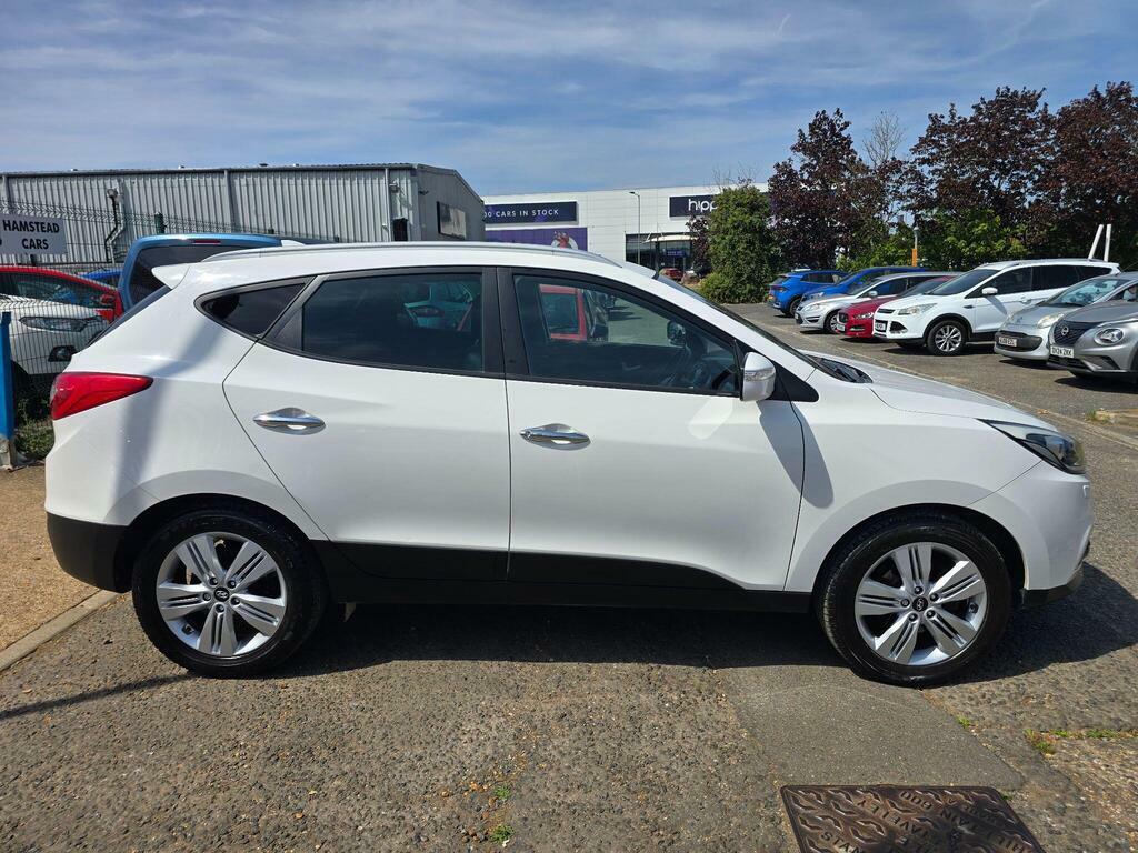 Hyundai Ix35 2.0 Crdi Premium 4Wd Euro 5 White #2