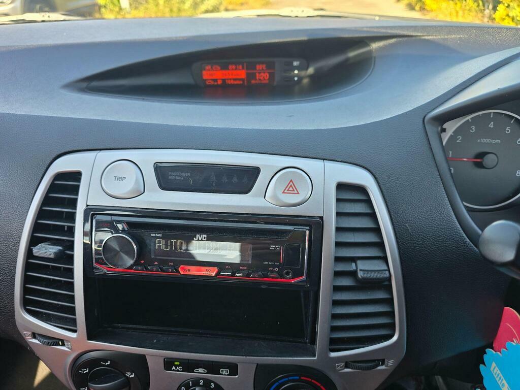 Hyundai I20 1.4 Comfort Euro 4 Silver #18