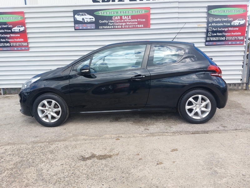 Peugeot 208 Active Black #4