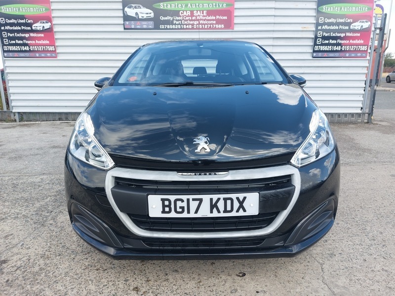 Peugeot 208 Active Black #2
