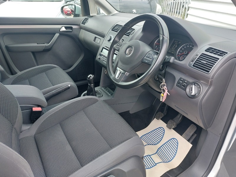 Volkswagen Touran Mpv Red #8
