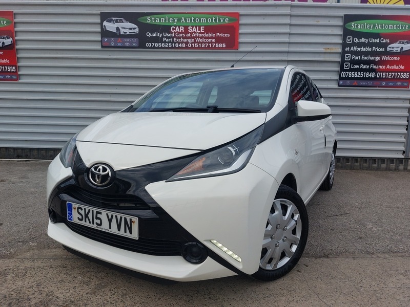 Toyota Aygo Vvt-i X-play White #3