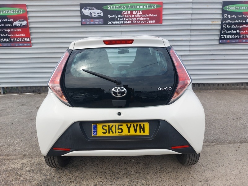 Toyota Aygo Vvt-i X-play White #6