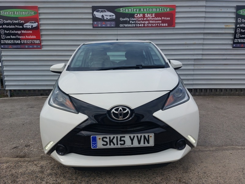 Toyota Aygo Vvt-i X-play White #2