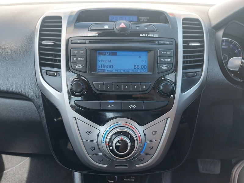 Hyundai Ix20 1.4 Style Hatchback Euro 5 90 B White #13