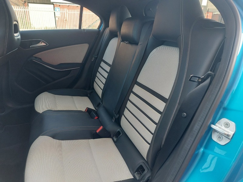 Mercedes-Benz A Class A180 Cdi Blueefficiency Amg Sport 5-Door Black #13