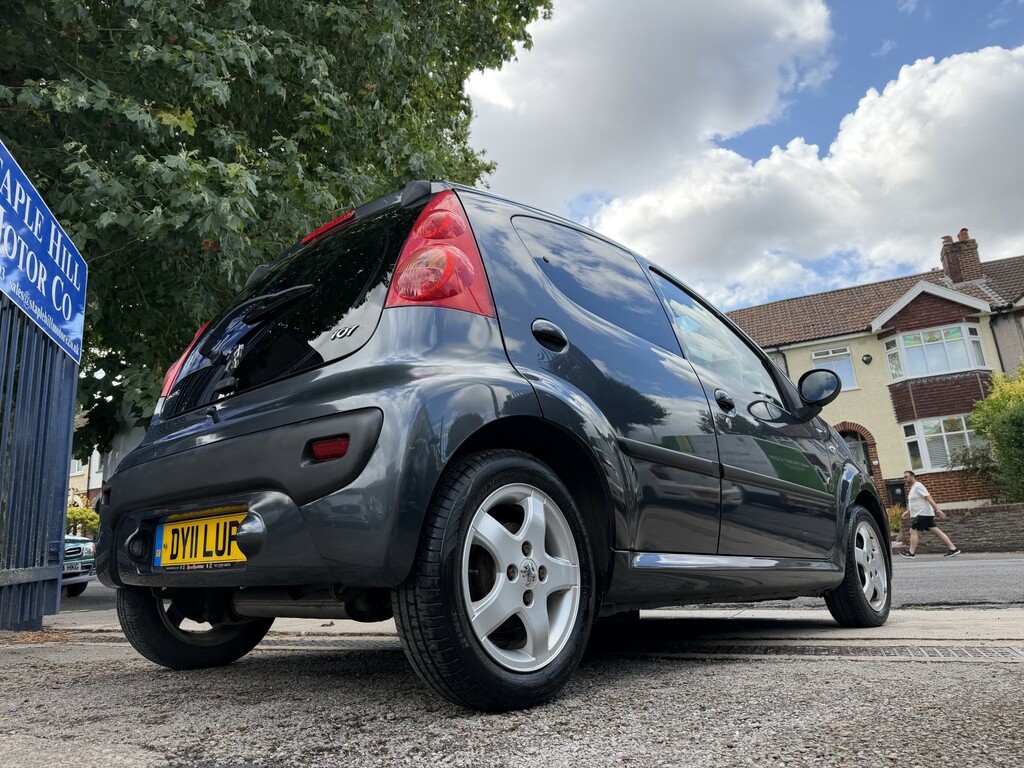 Peugeot 107 1.0 Envy 68 Bhp White #14