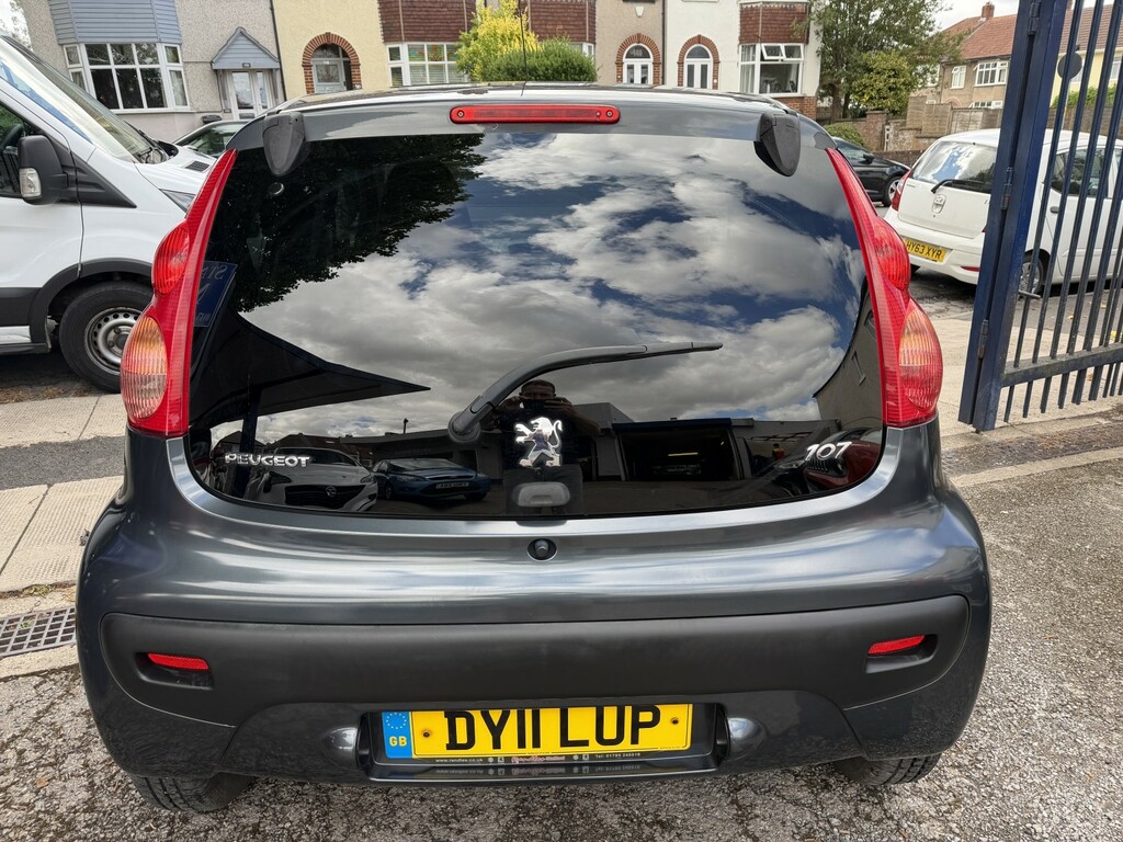 Peugeot 107 1.0 Envy 68 Bhp White #21