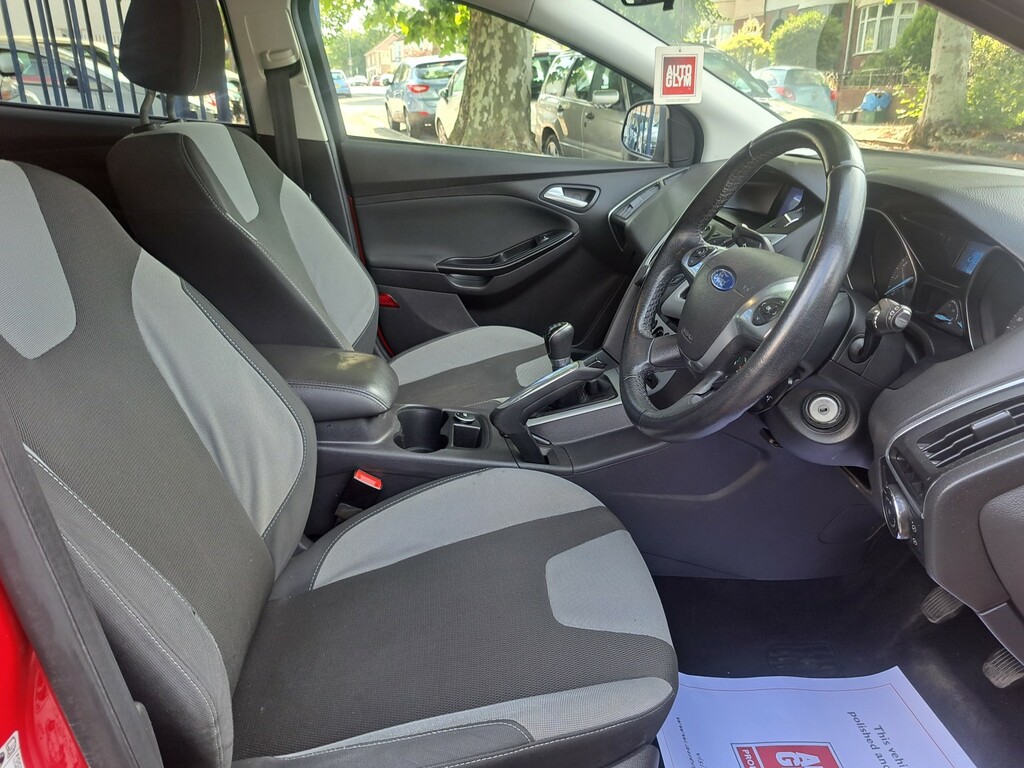 Ford Focus 1.6 Zetec Red #4