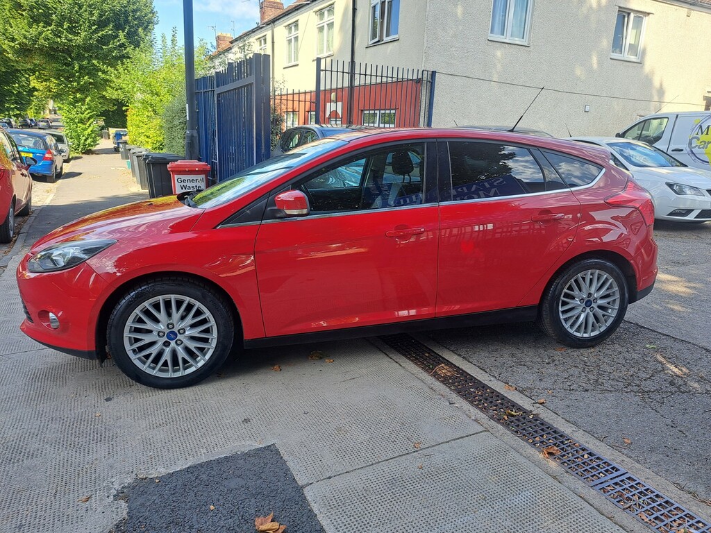 Ford Focus 1.6 Zetec Red #2