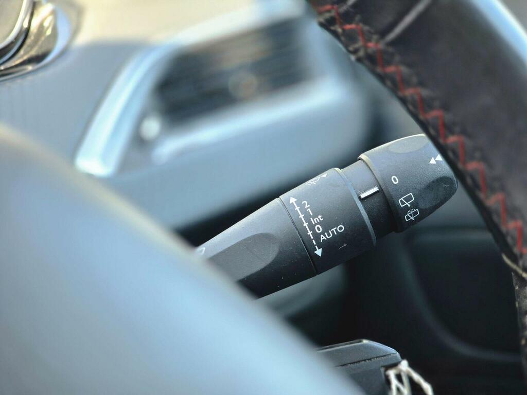 Peugeot 2008 1.6 Bluehdi 120 Gt Line White #31
