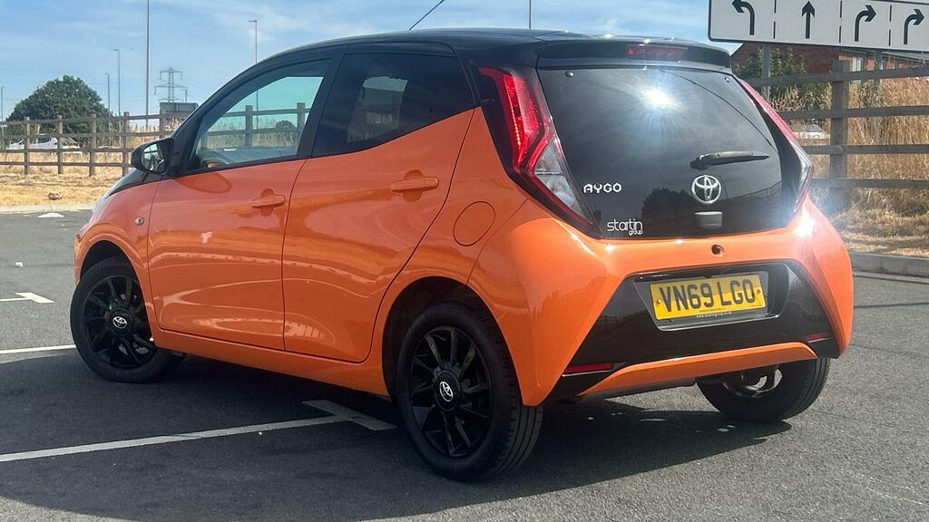 Toyota Aygo 1.0 Vvt-i X-cite Euro 6 VN69LGO Orange #3