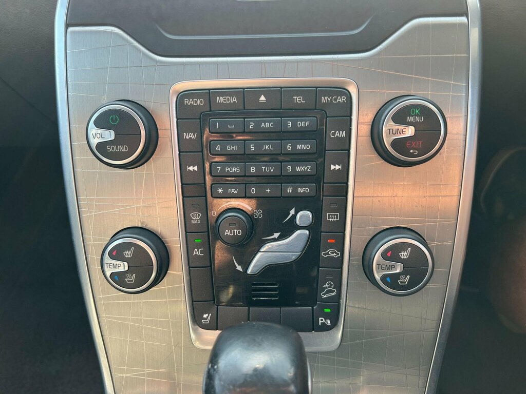 Volvo XC70 2.4 D5 Se Lux Geartronic Awd Silver #21