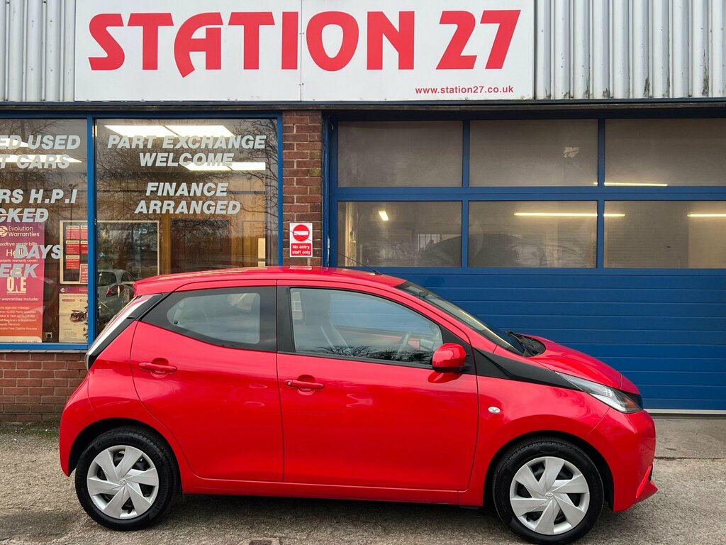 Toyota Aygo 1.0 Vvt-i X-play 69 Bhp Red #11