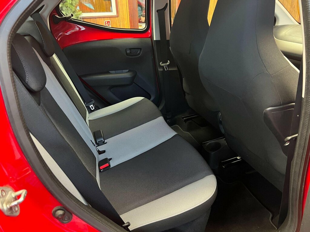 Toyota Aygo 1.0 Vvt-i X-play 69 Bhp Red #15