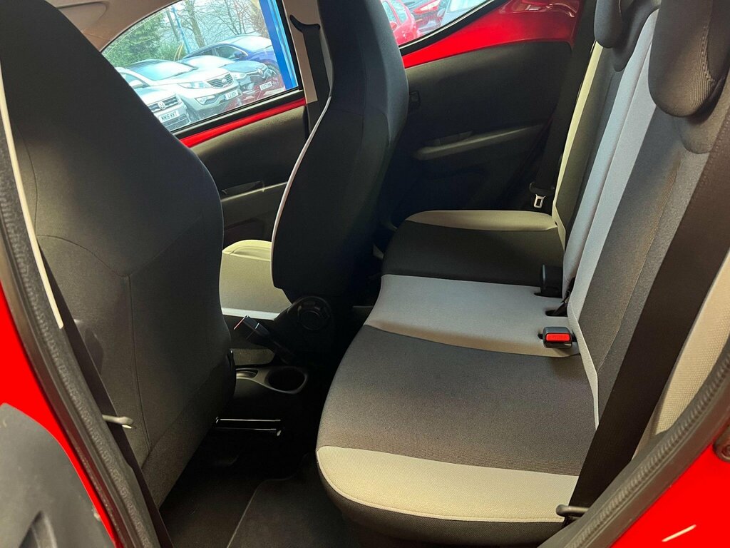 Toyota Aygo 1.0 Vvt-i X-play 69 Bhp Red #14