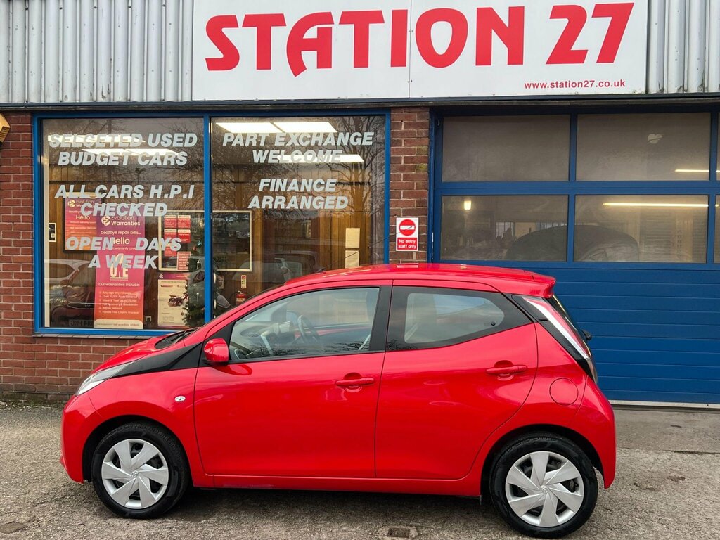 Toyota Aygo 1.0 Vvt-i X-play 69 Bhp Red #9