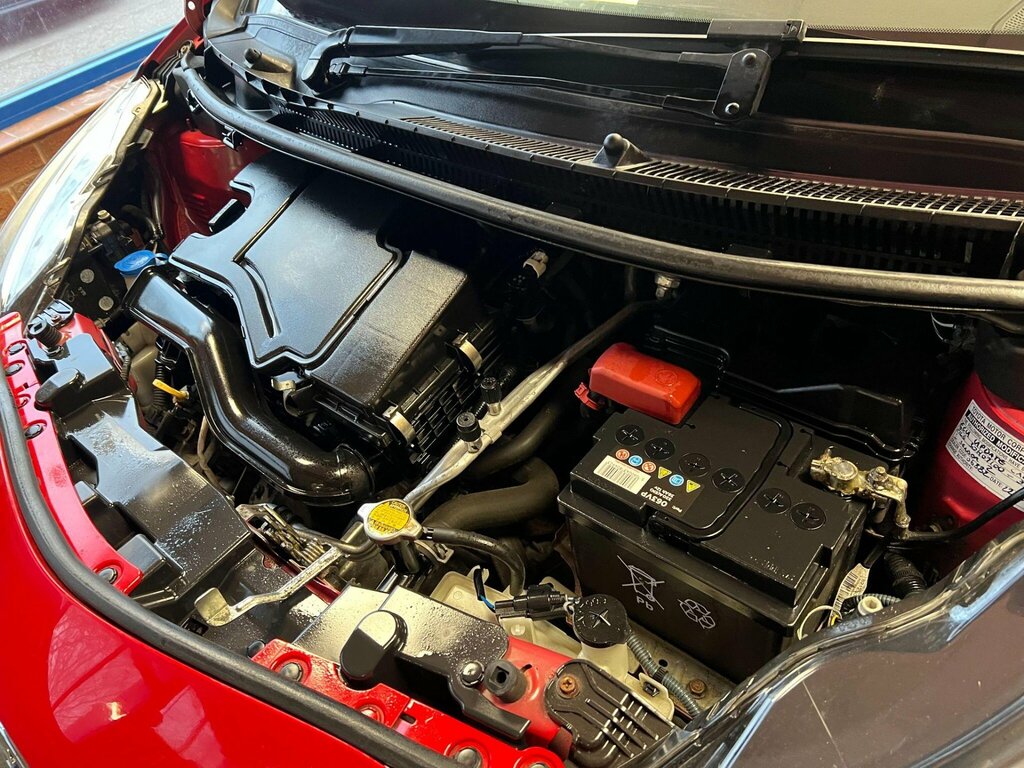 Toyota Aygo 1.0 Vvt-i X-play 69 Bhp Red #16