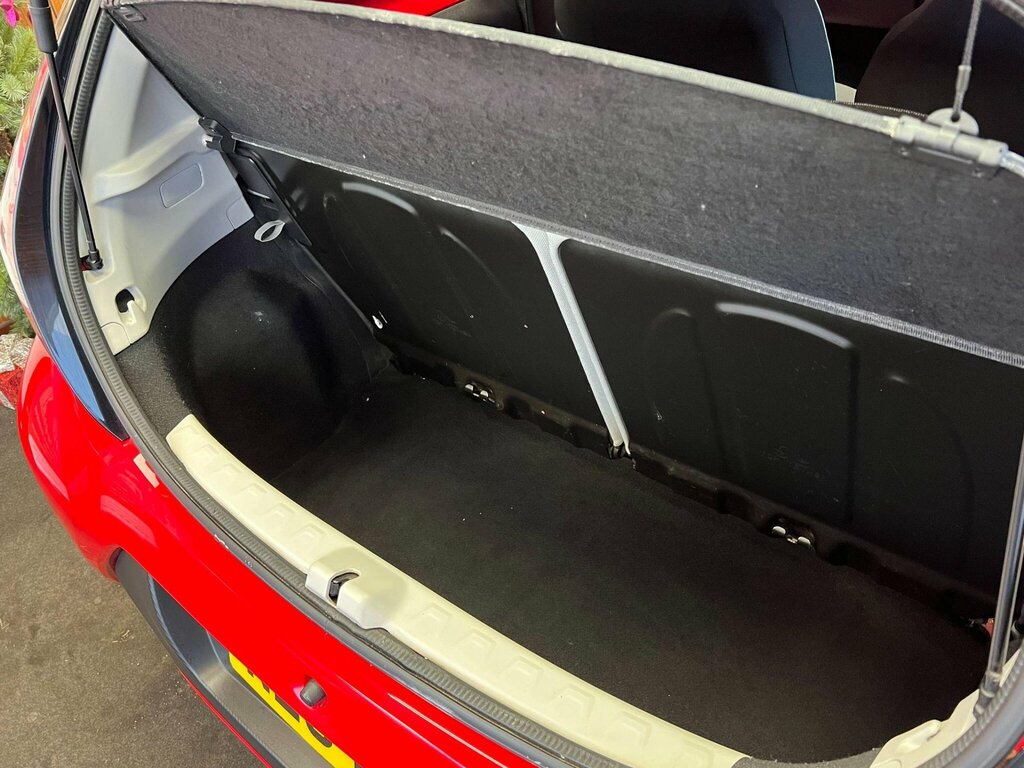 Toyota Aygo 1.0 Vvt-i X-play 69 Bhp Red #24