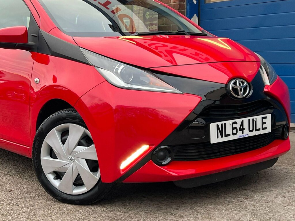 Toyota Aygo 1.0 Vvt-i X-play 69 Bhp Red #7