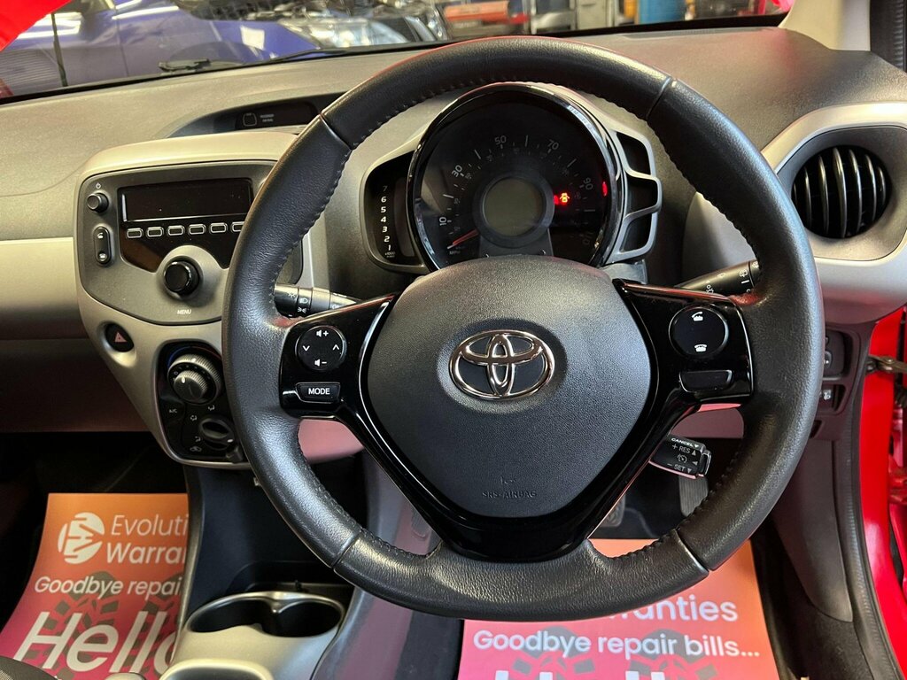 Toyota Aygo 1.0 Vvt-i X-play 69 Bhp Red #23
