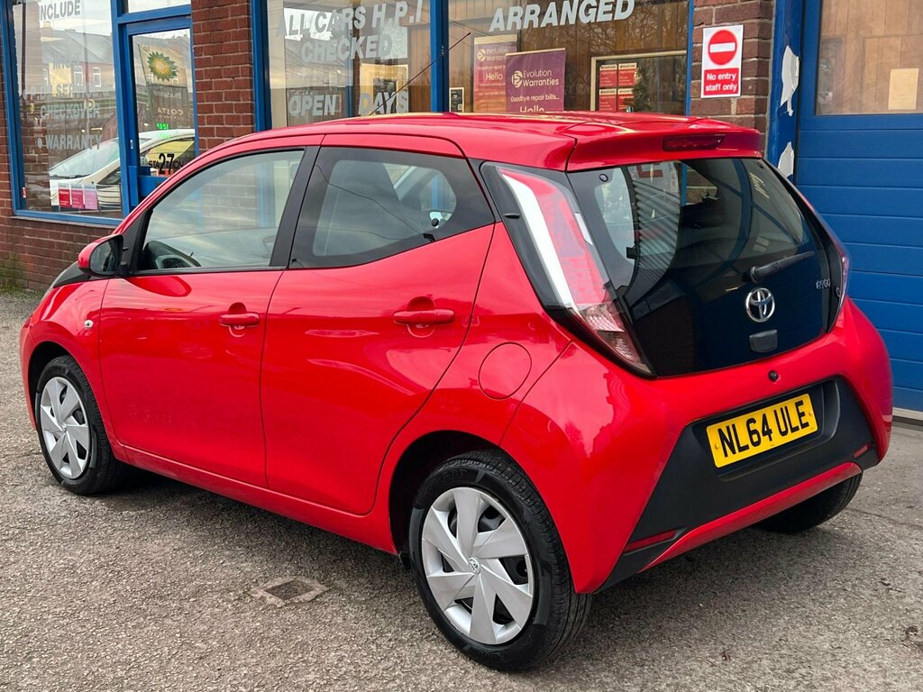 Toyota Aygo 1.0 Vvt-i X-play Euro 5 Euro 5 Red #4