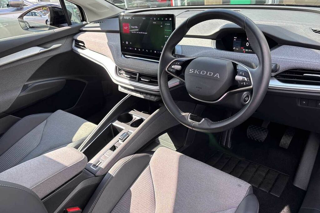 Skoda ENYAQ 150Kw 60 Se L 63Kwh Black #6