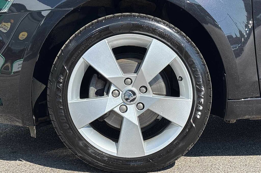Skoda Octavia 1.5 Tsi Se Drive Dsg Black #3