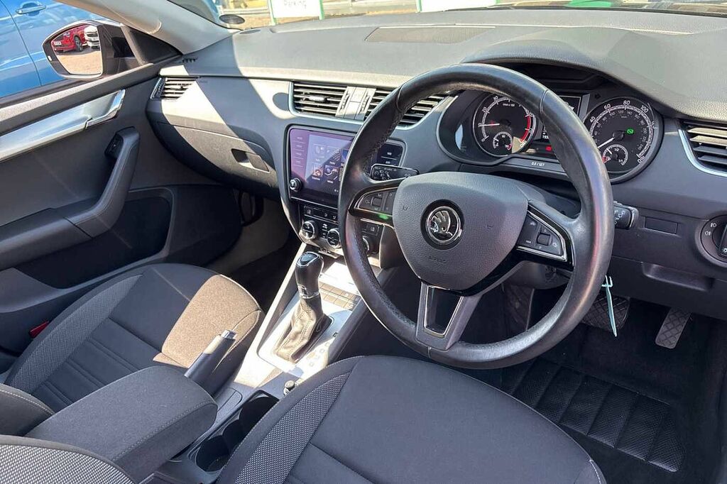 Skoda Octavia 1.5 Tsi Se Drive Dsg Black #4