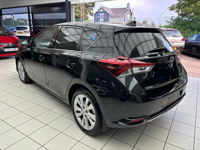 Toyota Auris 1.2T Icon White #8