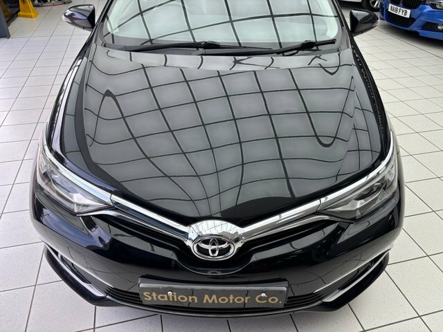 Toyota Auris 1.2T Icon White #21