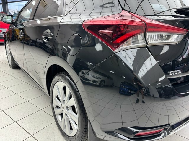 Toyota Auris 1.2T Icon White #16