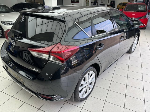 Toyota Auris 1.2T Icon White #18