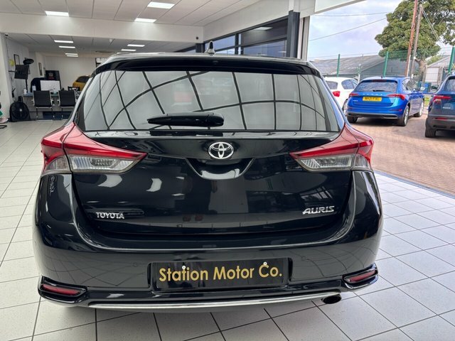 Toyota Auris 1.2T Icon White #10