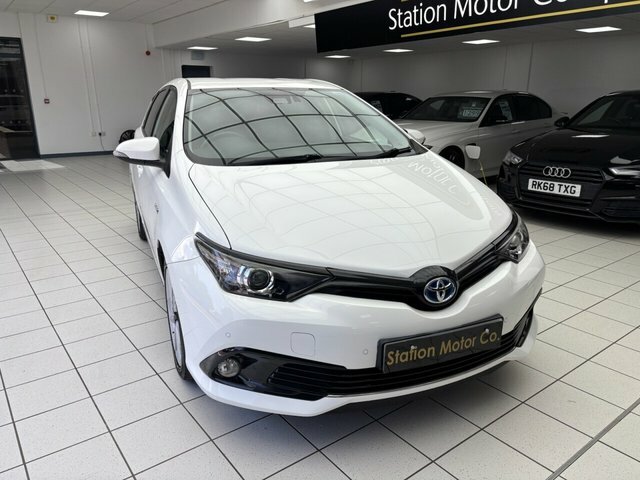 Toyota Auris Vvt-h Design Hatchback White #3