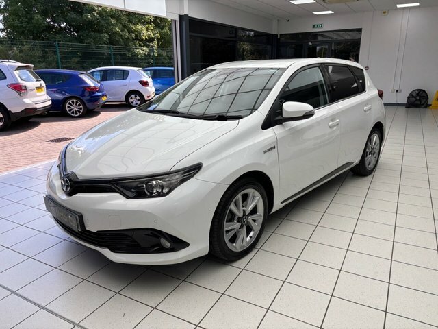 Toyota Auris Vvt-h Design Hatchback White #6