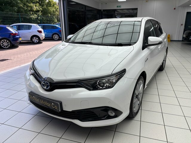 Toyota Auris Vvt-h Design Hatchback White #5