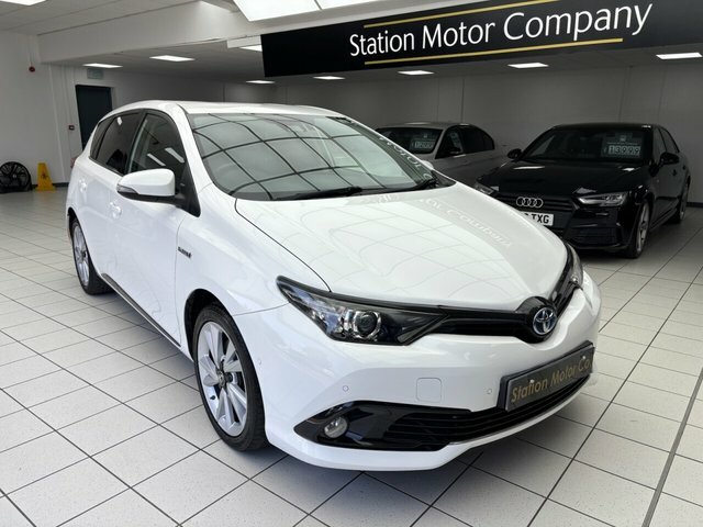 Toyota Auris Vvt-h Design Hatchback White #2