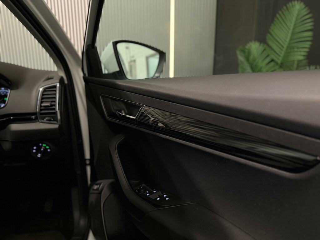 Skoda Karoq Suv 2.0Tdi 150Ps Scr 4X4 Sportline Black #13