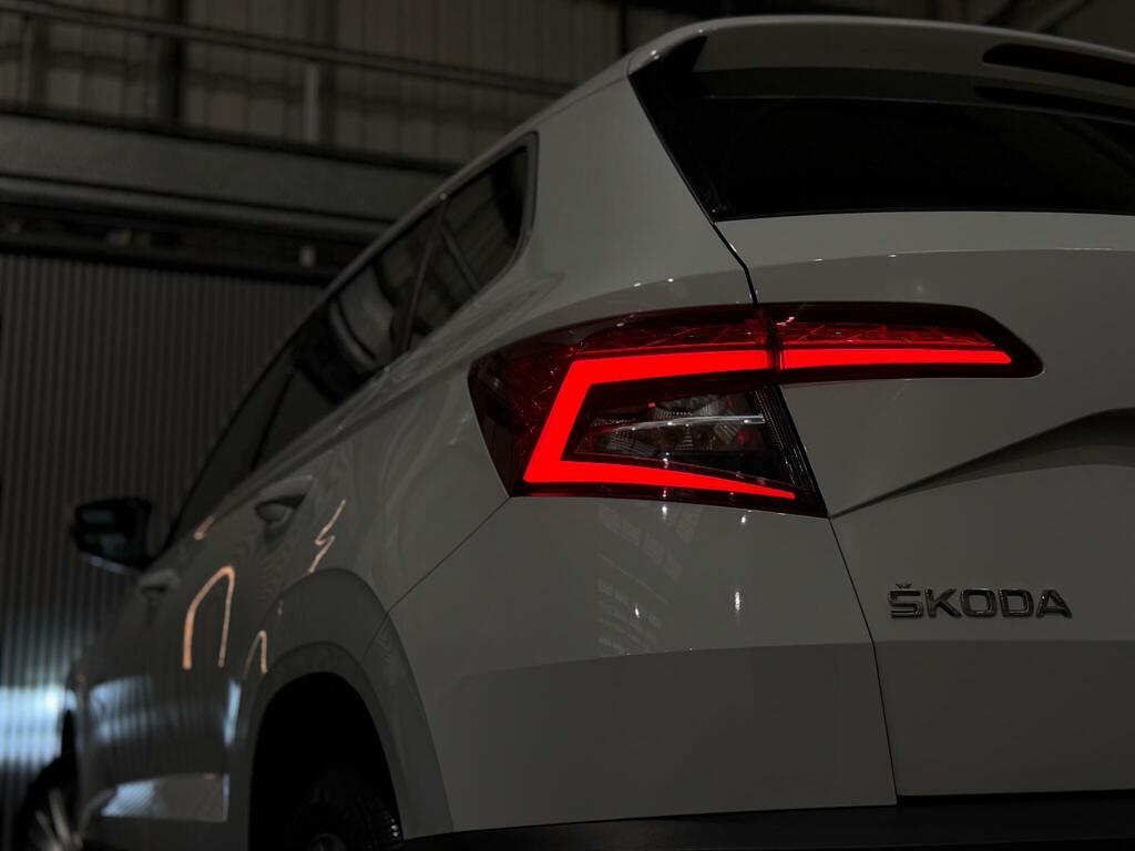 Skoda Karoq Suv 2.0Tdi 150Ps Scr 4X4 Sportline Black #10