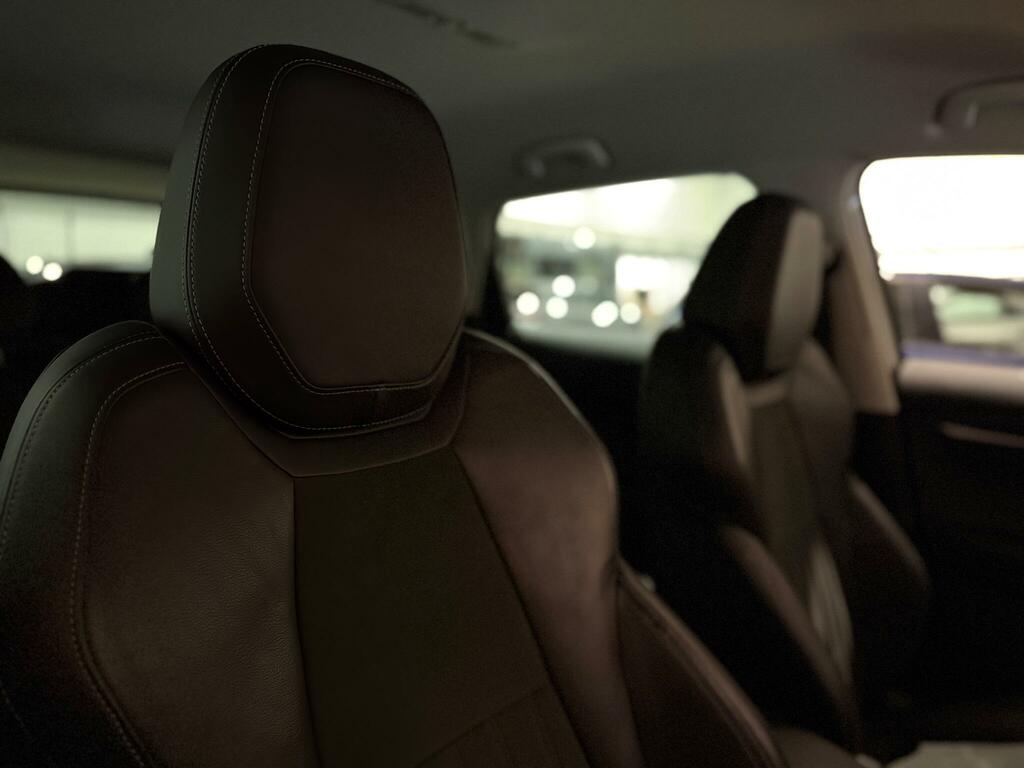 Skoda Karoq Suv 2.0Tdi 150Ps Scr 4X4 Sportline Black #14