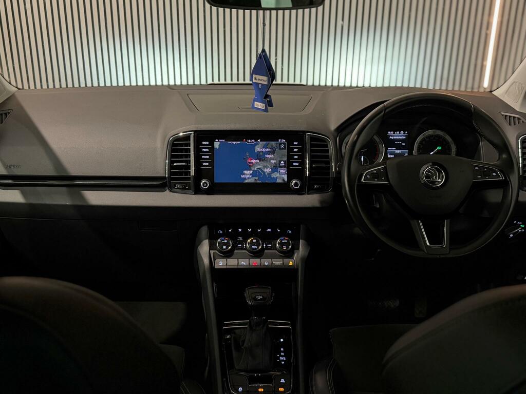 Skoda Karoq Suv 2.0Tdi 150Ps Scr 4X4 Sportline Black #21
