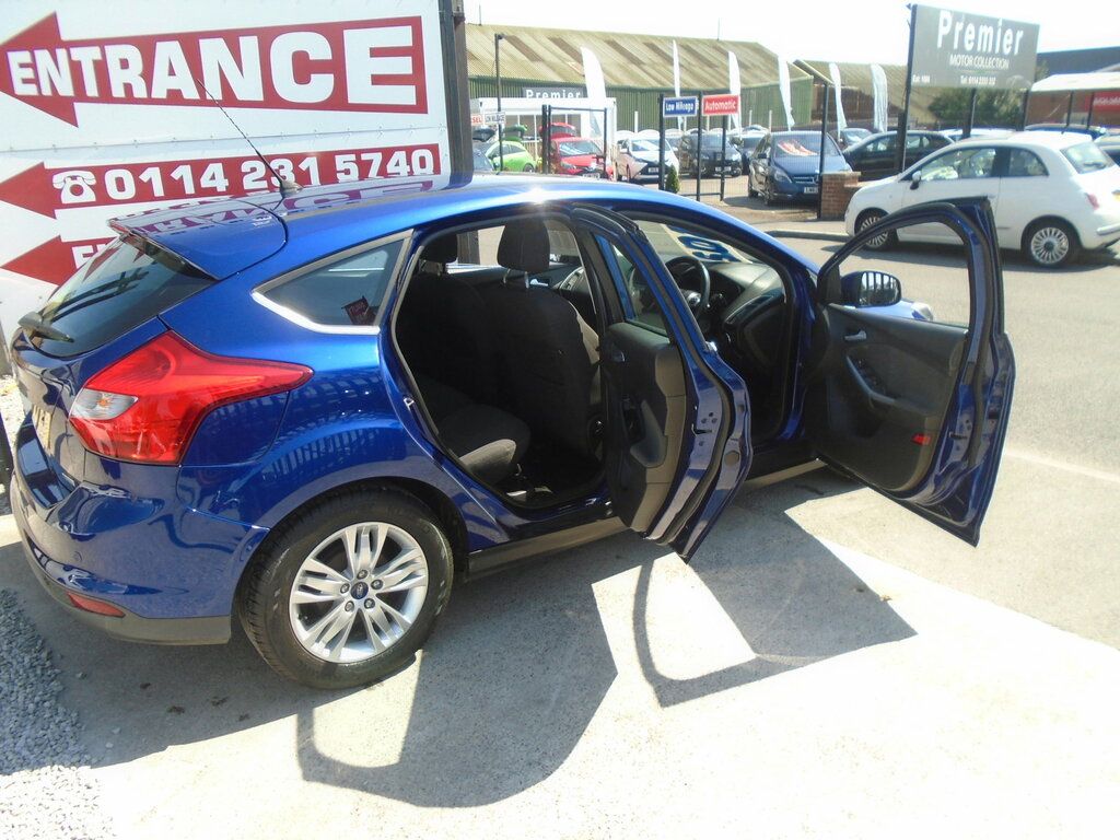 Ford Focus 1.0T Ecoboost Titanium Navigator Hatchback Pet Blue #4