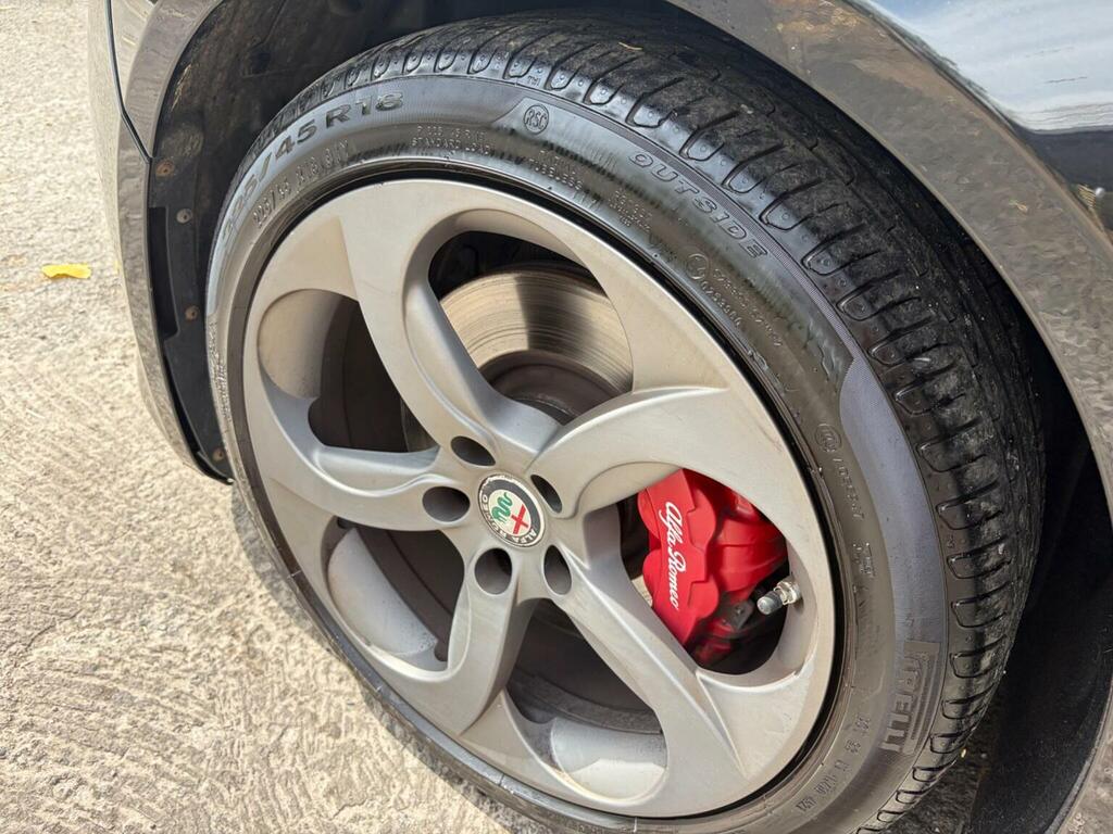 Alfa Romeo Giulia Giulia V6 Bi-t Quadrifoglio Black #21