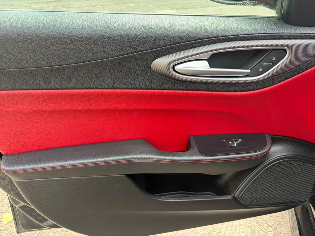 Alfa Romeo Giulia Giulia V6 Bi-t Quadrifoglio Black #25