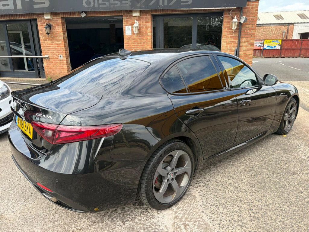 Alfa Romeo Giulia Giulia V6 Bi-t Quadrifoglio Black #30